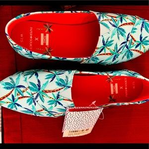 Brand New Tropical theme Toms 7.5